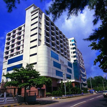 Yuzana Hotel Yangon Esterno foto