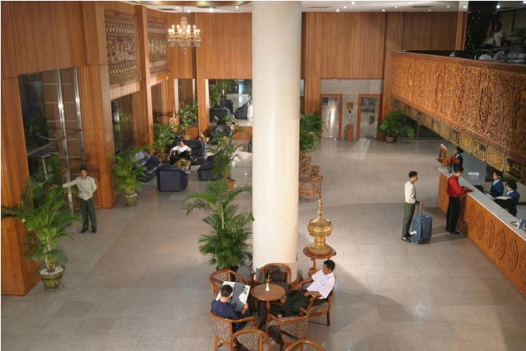 Yuzana Hotel Yangon Esterno foto