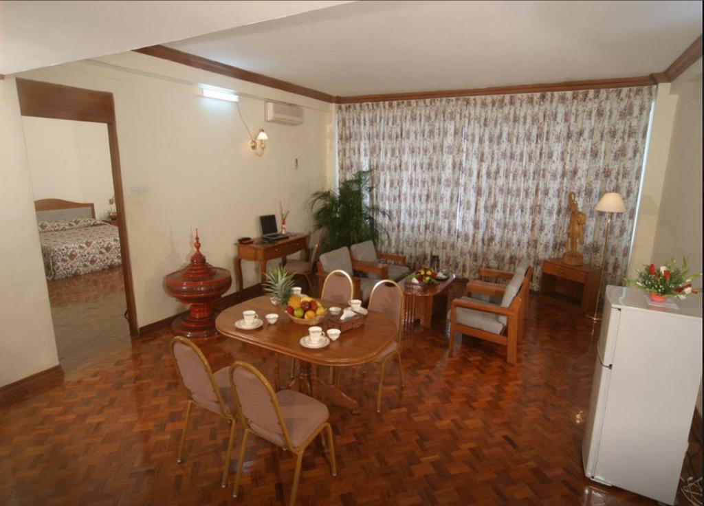 Yuzana Hotel Yangon Esterno foto