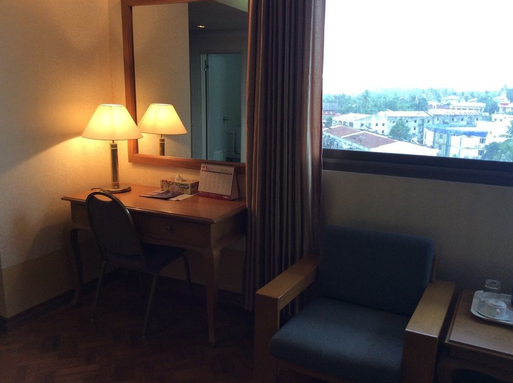 Yuzana Hotel Yangon Esterno foto