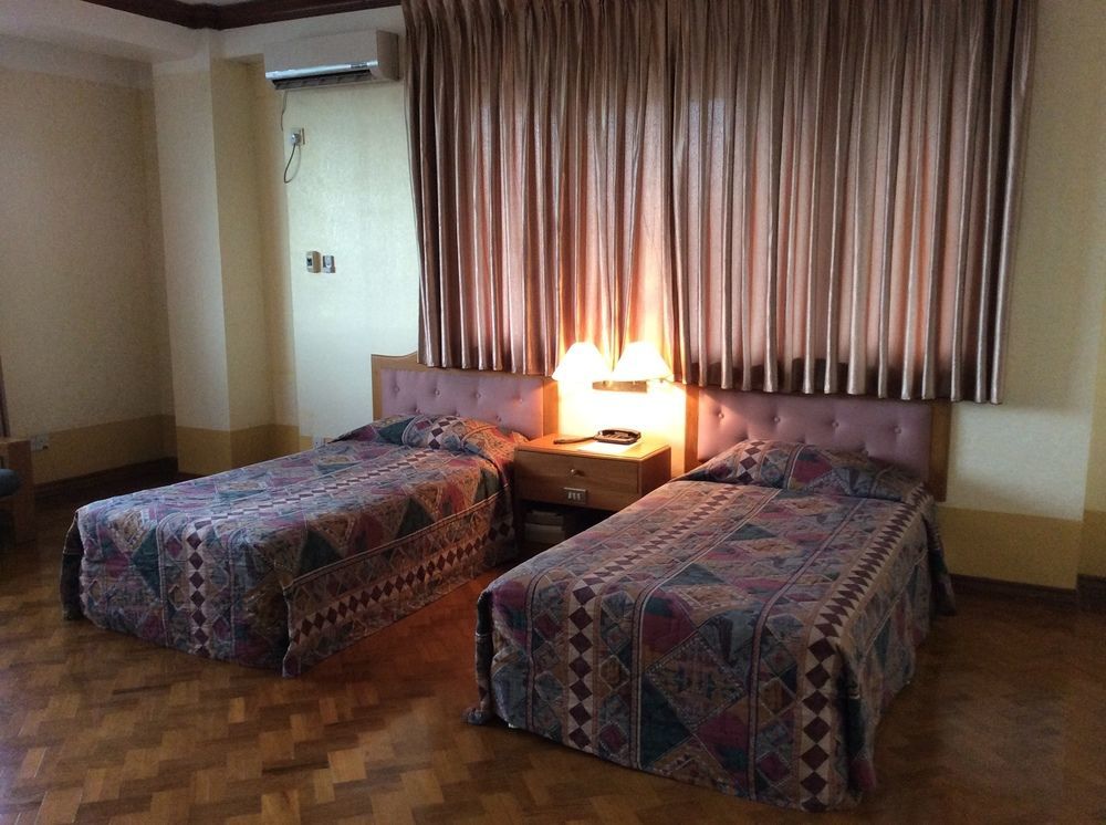 Yuzana Hotel Yangon Esterno foto